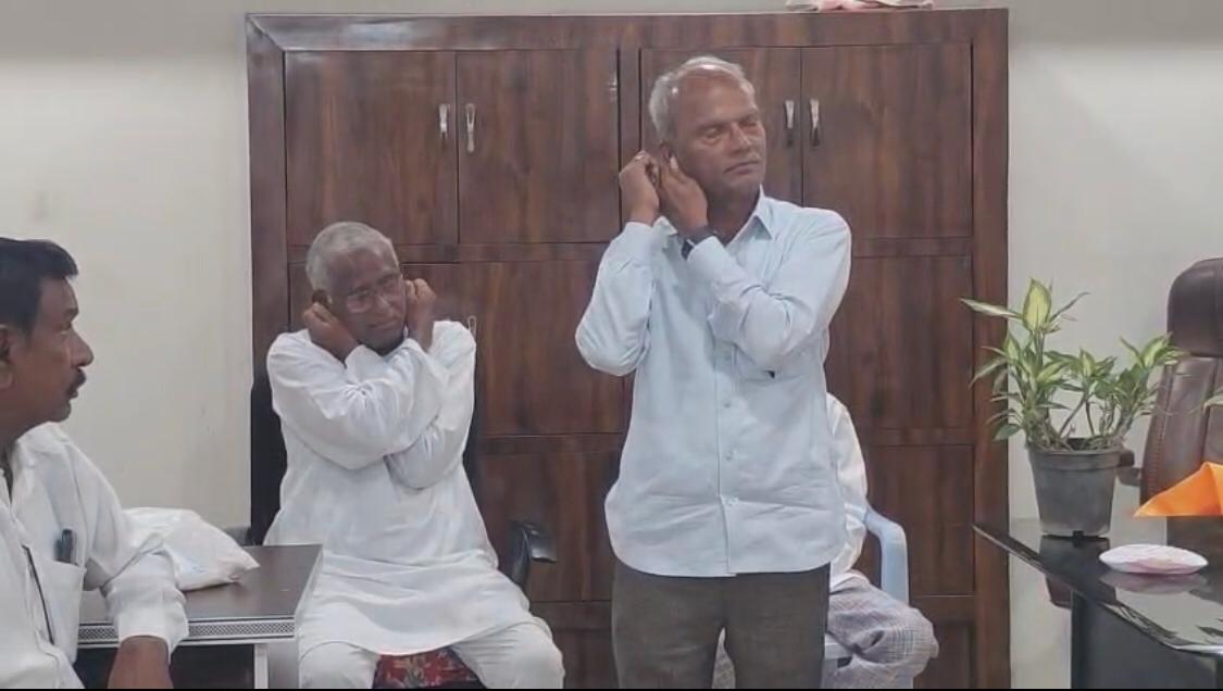 Positioning of fingers on earlobes during performing Super Brain Yoga at Patanjali Suukshma Yoga Dhyana Kendra, Bodhan, Nizamabad Dist. 